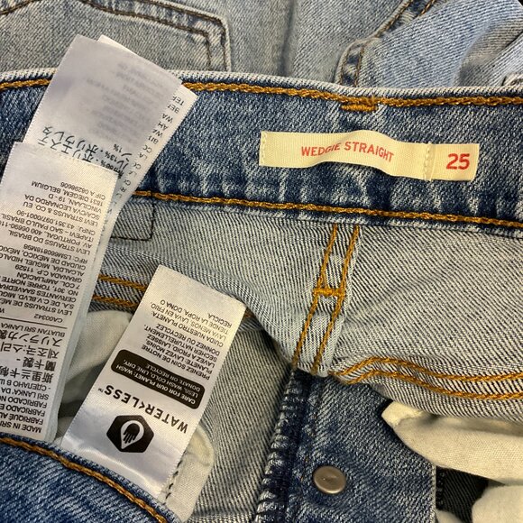 Levi's Wedgie Straight Jeans 25 Medium Blue Wash Distressed Raw Hem - Picture 12 of 12